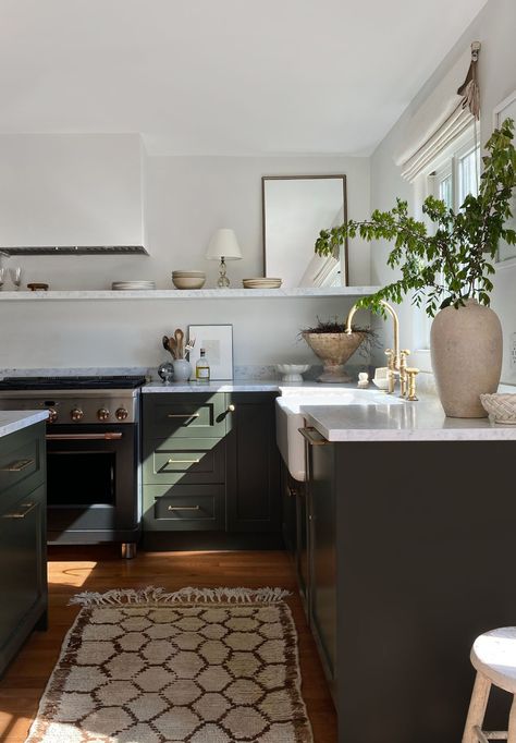 Bronze Fixtures Kitchen, Unlacquered Brass Hardware, Top Kitchen Trends, Shelving Design, Emily Henderson, Classic Kitchens, Dining Nook, Kitchen Trends, Unlacquered Brass