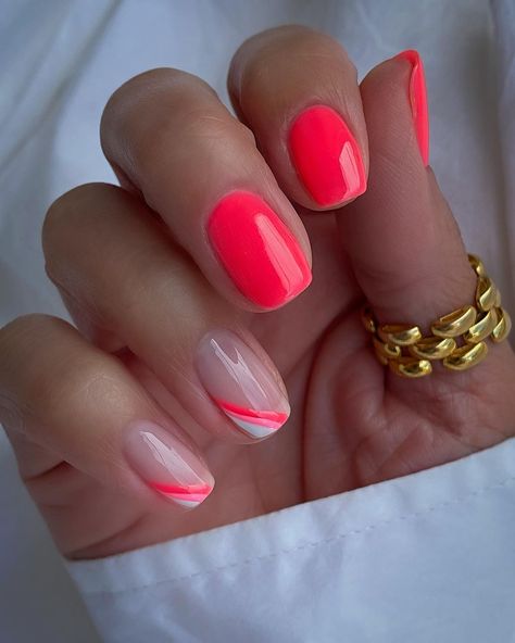 40 End of Summer Nails to Inspire You Short Nails Art Summer 2024, Bright Nails Short, Summer Gel Nails Ideas 2024 Short, Short Nail Designs Summer 2024, Short Nail Ideas Summer 2024, Simple Summer Nails Short, Summer Vacation Nails, Russian Manicure, Summer Nail Colors