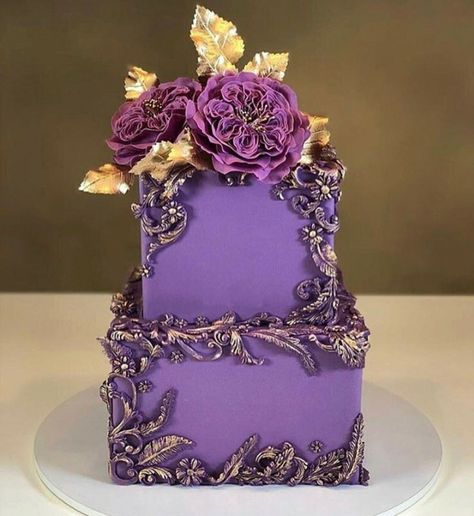 Henna Cake Designs, Skull Wedding Cakes, Cake Surprise, Purple Cakes Birthday, Purple Cake, Gold Birthday Cake, Big Wedding Cakes, Fantasy Cake, Purple Cakes