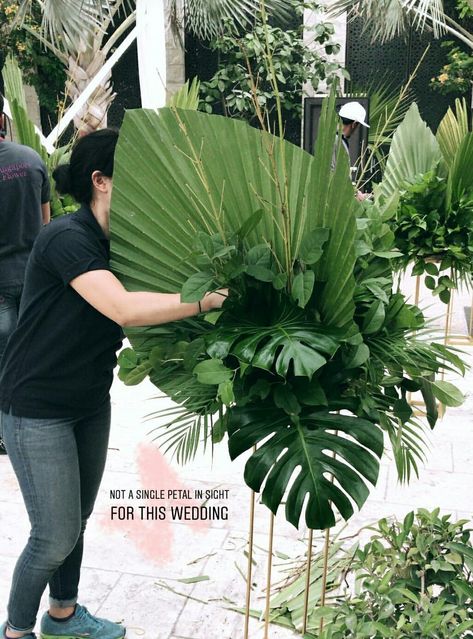 Foliage Arrangements Wedding, Tropical Leaf Arrangement, Green Flower Decoration, Tropical Centerpieces, Tropical Floral Arrangements, Tropical Flower Arrangements, Tropical Wedding Inspiration, Greenery Arrangements, Tropical Wedding Flowers