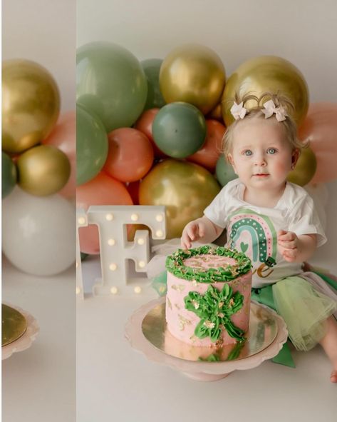 Well.. Missed the opportunity to post these yesterday’s for this Saint Patricks Day themed cake smash! We were celebrating our own little ones birthday! She did not smash the cake but she did love cleaning off in the bath after! Cake by: @Cupcake couture Lucky One Smash Cake, March Birthday Party Ideas, Lucky One Cake, Themed Cake Smash, Smash Cake Girl, March Birthday, 1st Birthday Photos, Smash The Cake, First Birthday Themes