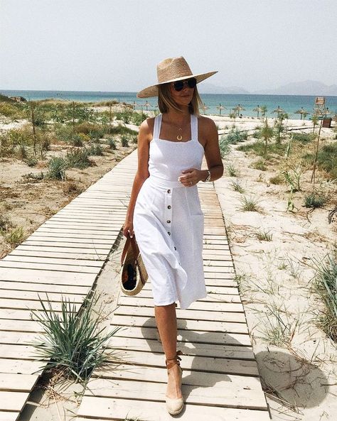 Warehouse's £42 white linen button-through dress has been a real smash with influencers, and now it's finally back in stock. Style Parisienne, White Dress Summer, Outfits With Hats, Mode Inspo, Natural Style, White Summer, Vacation Outfits, White Outfits, Summer Hats