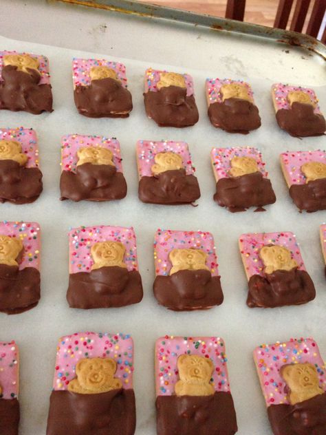 Bears In A Blanket Dessert, Christmas Baking Kids, Teddy Bear In A Blanket Dessert, Bear Birthday Snacks, Sleepy Teddy Snack, Christmas Baking For Kids, Bears Sleeping, Teddy Bear Pastry Bed, Cauliflower Soup Recipes