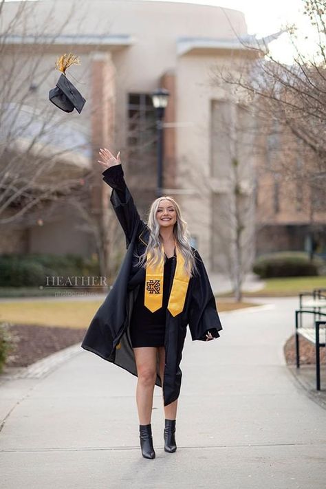 Kennesaw State Graduation Pictures, Ksu Graduation Pictures, Graduation Pic Ideas, Graduation Pic, Kennesaw State, Grad Pictures, Grad Pic, Graduation Caps, Grad Pics