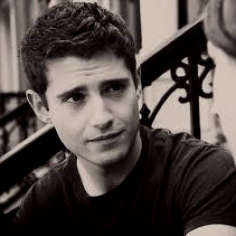 Julian Morris-he plays Wren on Pretty Little Liars. British accent ♥ ♥ ♥ Wren Pretty Little Liars, Julian Morris, Lying Game, Heck Yeah, Gif Hunt, Cute Actors, Attractive People, Wren, Good Looking Men