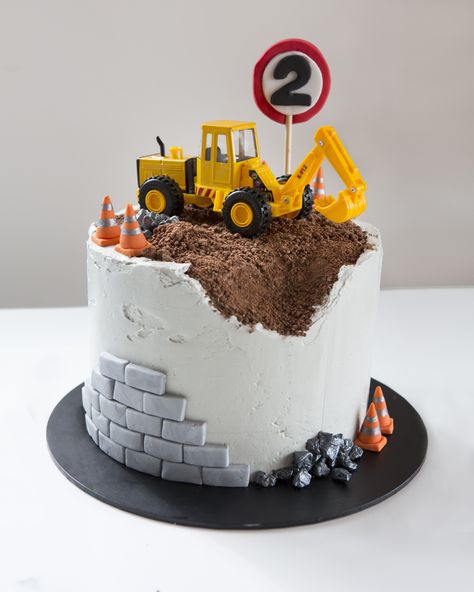 Construction-Themed Birthday Party Ideas - Fab Everyday | Construction ... Construction Birthday Party Cakes, Digger Birthday Cake, Digger Cake, Construction Birthday Cake, Digger Birthday, Truck Birthday Cakes, Construction Cake, Truck Cake, Truck Cakes