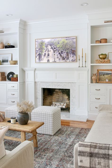 Builtin Bookshelves, White Marble Fireplace, Built In Around Fireplace, Diy Living Room, Fireplace Bookshelves, Built In Shelves Living Room, Living Room Built Ins, Wood And White, Fireplace Built Ins