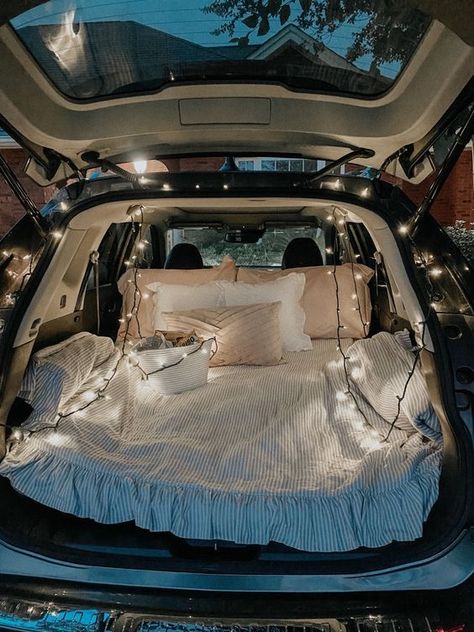 Car Sleepover, Sleep In Car, Camping Pics, Car Tent Camping, Camping Inspiration, Car Deco, Car Tent, Camping Aesthetic, Fun Sleepover Ideas