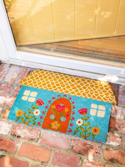 Bungalow Doormat - Cottage Eclectic Interior Design, Cozy Couch, Eclectic Interior, Girl House, Unique Doors, Door Mats, Natural Life, Bring Happiness, Colorful Boho