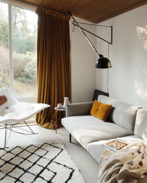 living room with ochre velvet curtains. 70s style home. Muuto sofa outline Muuto Sofa, Velvet Curtains Living Room, 70s Style Home, 70s Furniture, Living Room Decor Curtains, Stunning Interior Design, Appartement Design, Ideas Hogar, Curtains Living