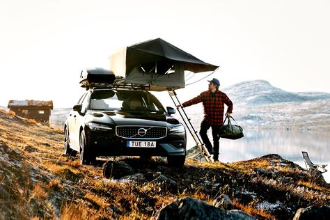 Home » Camping » Thule’s Tepui Foothill Lets You Carry More Than Just a Rooftop Tent Thule’s Tepui Foothill is the next generation of usability in rooftop tents. In late 2020, Thule announced its Tepui Foothill rooftop tent, or RTT. It’s a slimmer-profile two-person tent that distinguishes itself by leaving space on a vehicle’s roof […] Two Person Tent, Tent Weights, Rooftop Tent, Home Camping, Car Tent, Roof Box, Rock Sliders, Roof Vents, Top Tents