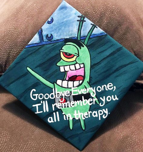 Goodbye Everyone Plankton Grad Cap, Pretty Grad Cap Ideas, Funny Grad Caps, Funny Parking Spot Painting Ideas, Caps For Graduation, Painted Graduation Cap, Funny Graduation Caps, Creative Graduation Caps, College Grad Cap Ideas