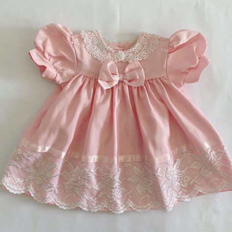 ❤️Vintage for Kids & Mamas❤️ on Instagram: “💗SOLD💗Vintage JoLene Pink Dress. There’s an untreated mark, on its collar. The back has fraying near the bottom button and popped seams…” Infant Frocks, Vintage Baby Dress, Vintage Baby Dresses, Kids Dress Patterns, Baby Dress Design, Baby Dress Patterns