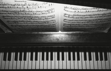 Piano and music Mazurka Chopin Black and white VSCOcam Piano Landscape, Piano Black And White, White Landscape, Black And White Landscape, Piano Keys, Black And White Photos, White Photos, Poets, Puns