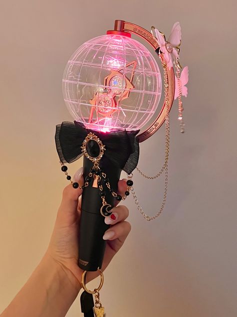 Light Stick Ideas, Ateez Lightstick Decoration, Decorating With Sticks, Crystal Phone Case, Kpop Diy, Kpop Concert Outfit, Kpop Merchandise, Fantasy Props, Anime Fnaf