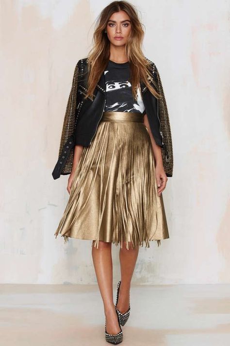 4 Tips For How To Wear A Metallic Pleated Skirt ��– Rebecca In Europe Gold Skirts, Gold Pleated Skirt, Claire Mccardell, Rok Outfit, Metallic Pleated Skirt, Skirt Diy, Gold Skirt, Rock Outfit, Metallic Skirt