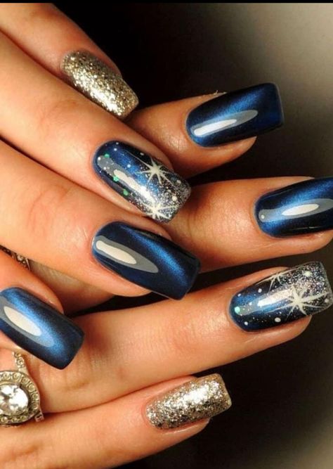 Blue And Silver Nails, Silver Nail Designs, New Years Nail Designs, 2023 Nails, New Years Eve Nails, Manicure Nail Designs, Fancy Nails Designs, Christmas Gel Nails, Makijaż Smokey Eye