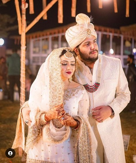 Sehar Hayat nikah photos Sehar Hayyat Wedding, Nikah Pictures, Nikkah Look, Sehar Hayyat, New Bridal Dresses, Diy Resin Gifts, Resin Gifts, Bridal Photoshoot, Wedding Couple Poses