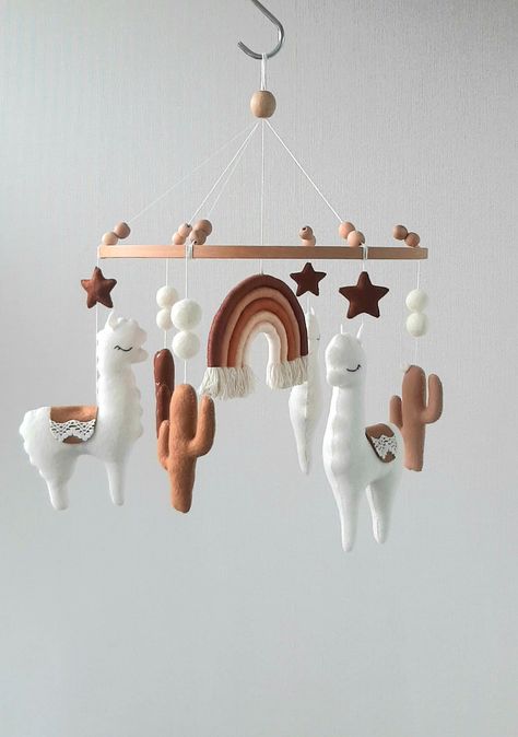 Rainbow Llama, Nursery Scandinavian, Crib Mobiles, Boho Mobile, Llama Nursery, Mobile Girl, Baby Boy Mobile, Mobile Nursery