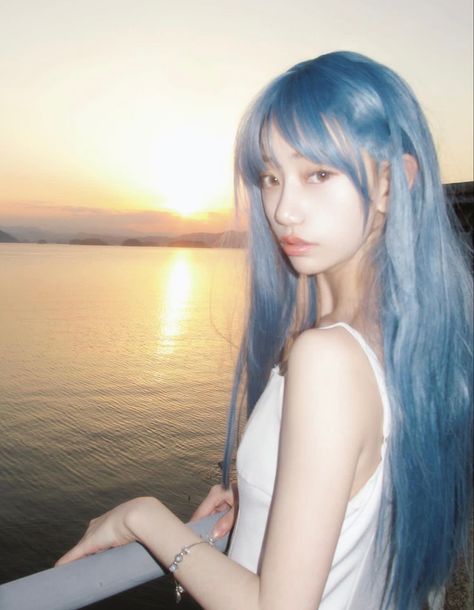 Blue Hair Aesthetic, Dark Ombre Hair, Anime Blue Hair, Ocean Hair, Light Purple Hair, Light Blue Hair, Blue Haired Girl, Dark Blue Hair, Dyed Hair Inspiration