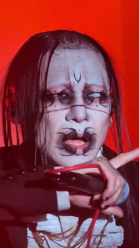 Daily Kyo (@dailykyopills) on X Kyo Dir En Grey, Losing My Mind, Dir En Grey, Visual Kei, My Mind, Musician, Character Design, Band, Makeup