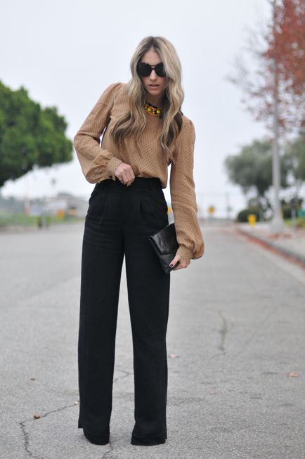 Loving the silhouette of the blouse! Winter Business Outfits, Spring Work Outfits, Women Office, Professional Attire, Outfit Trends, Winter Outfits For Work, Business Outfit, Casual Work Outfits, Elegantes Outfit