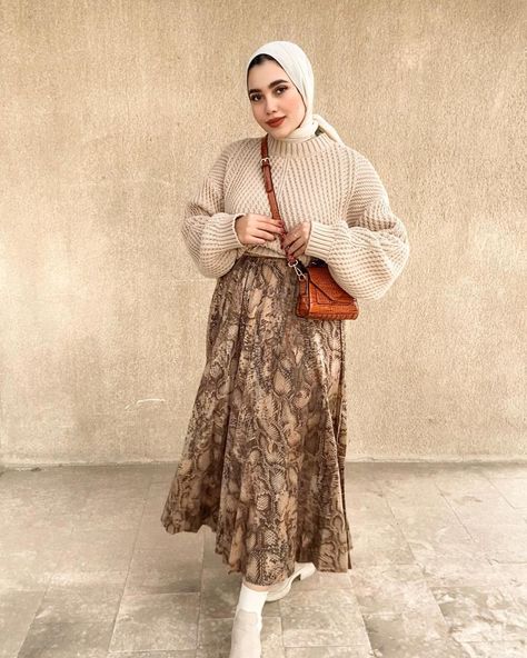 Curvy Hijab Outfit, Hijab Fashion Winter, Colorful Style Outfits, Modest Winter Outfits, Outfits Muslim, Modest Casual, Stile Hijab, Blouse Casual Fashion, Stylish Hijab