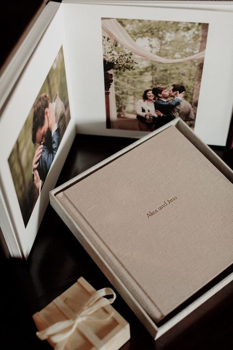 Album Wedding Design, Packing Photos, Wedding Photo Album Ideas, Wedding Photo Album Design, Wedding Album Ideas, Wedding Photobook Cover, Best Photo Albums, Wedding Photos Album Design, Wedding Photobook