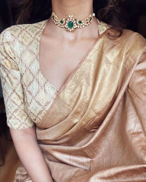 Blouse Designs High Neck, Blouse Ideas, Saree Blouse Neck Designs, Fashionable Saree Blouse Designs, Modern Saree, Sari Blouse Designs, Indian Saree Blouses Designs, Blouse Designs Indian, Indian Fashion Saree