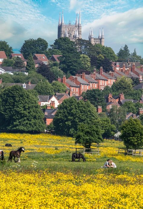 Cities In England, Lincoln England, City On A Hill, Lincolnshire England, Visit England, British Village, Uk Tour, Lincoln Uk, Village Life