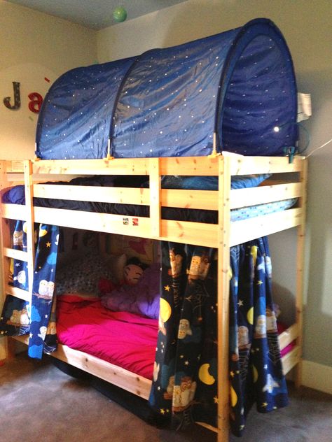 Bunk bed curtains on wire curtain hangers Bunk Bed Hideout, Canopy For Bunk Bed, Bunk Bed Fort, Bunk Bed Curtains, Bunk Bed Tent, Bed Fort, Bunk Bed Canopy, Custom Bunk Beds, Bunk Bed Plans