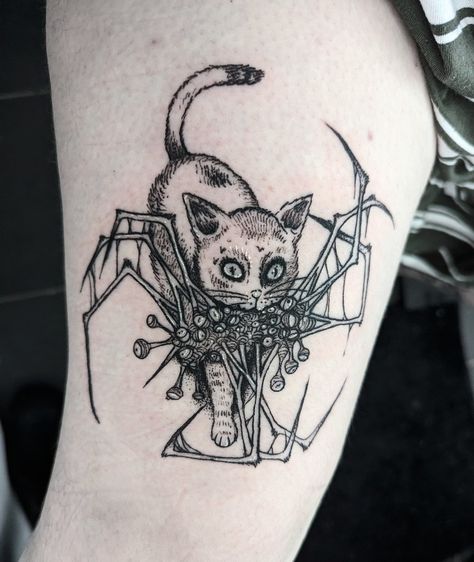 Junji Ito, Desenho Tattoo, Dark Art Drawings, Crazy Makeup, Piercing Tattoo, Body Mods, Cat Tattoo, Tattoo On, Cute Tattoos