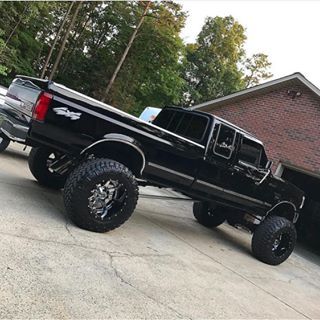 Obs Truck, Diesel Trucks Ford, Country Trucks, Trucks Lifted Diesel, Custom Pickup Trucks, Old Ford Trucks, Classic Ford Trucks, Old Pickup Trucks, Jacked Up Trucks