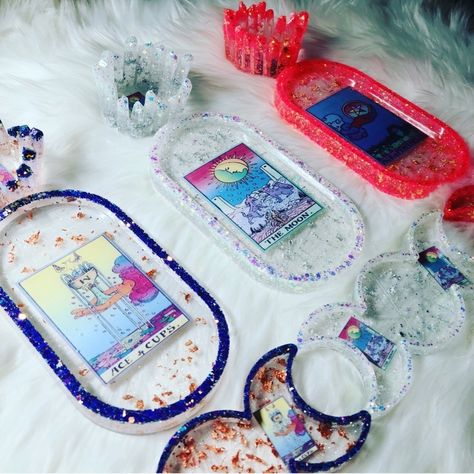 Resin Tarot Cards, Resin Rolling Tray Ideas, Ashtray Ideas, Resin Things, Diy Resin Tray, Resin Tray, Resin Ideas, Epoxy Resin Crafts, Resin Projects