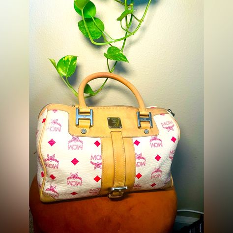 Preloved Mcm Mnchen Vintage Purse - This Beautiful Vintage Handbag Features A Colorful Mcm Monogram Pattern On A White Leather Background With Tan Leather Accents. It Has Minor Wear, Including Slight Distressing On The Outer Shell, A Few Marks On The Inside, And Handles. The Hardware Remains In Good Condition, Adding A Sophisticated Touch To This Classic And Timeless Piece. These Bags Are Known For Their Distinctive Design, High-Quality Materials, And Craftsmanship. See Pictures For Details. Fee Leather Background, Mcm Bags, Vintage Handbag, Monogram Pattern, Leather Accents, Vintage Purse, Boston Bag, Vintage Handbags, Tan Leather