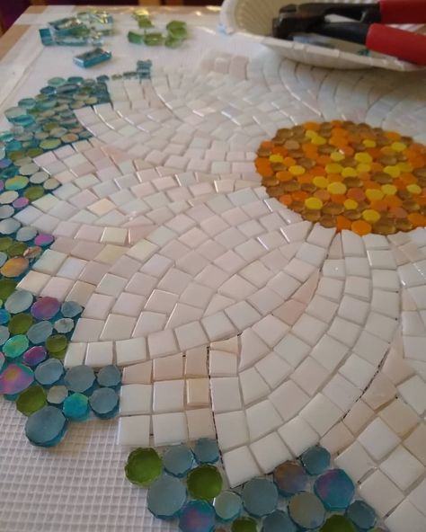 Working on filling in the background for the table commission. Soooo many more circles to cut... 😩 #glass #mosaic #art #table… | Instagram Table Top Mosaic Ideas, Outdoor Mosaic Ideas, Mosaic Table Top Designs, Diy Mosaic Garden, Mosaic Patio, Mosaic Patio Table, Glass Art Diy, Mosaic Art Diy, Mosaic Stepping Stones