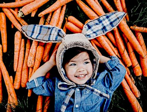 Baby Bunny Photoshoot, Toddler Easter Photos, Easter Bunny Photoshoot Ideas, Easter Pictures For Kids, Toddler Easter Pictures, Easter Family Photoshoot, First Easter Pictures, Kids Easter Pictures, Easter Photo Ideas