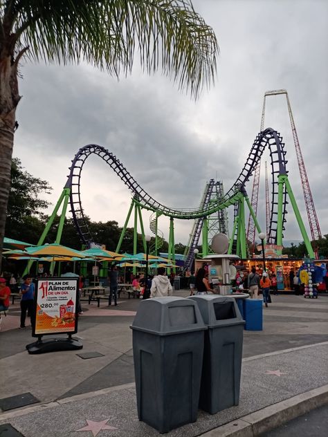 Boomerang ride maybe Sixflags Mexico, Six Flags México, Six Flags, Flag