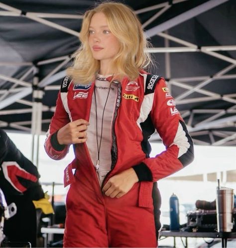 Formula 1 Girls, Female Race Car Driver, F1 Academy, Women Drivers, Race Outfit, Aesthetic Doctor, Racing Girl, Racing Photos, Photoshoot Outfits