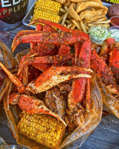 Food Seafood Boil, Food Cravings Seafood, Seafood Asthetic Picture, Crab Dinner Aesthetic, Sea Food Boil Aesthetic, Boiled Food, Yummy Seafood, Soul Food Dinner, Cooking Seafood