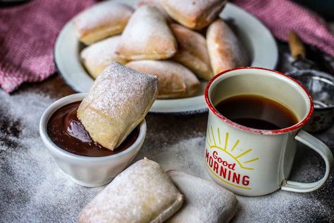 Baked Beignets, Chocolate Dipping, Hot Chocolate Sauce, Chocolate Sauce Recipes, Beignet Recipe, Chocolate Dipping Sauce, Churros Recipe, Pastry Pie, Warm Chocolate