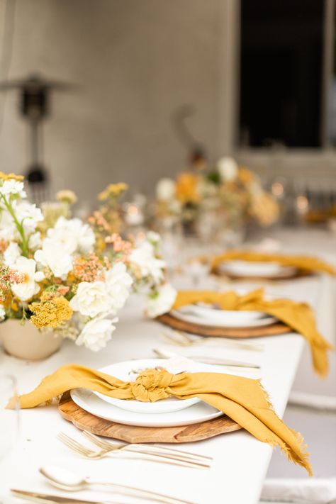 Mustard Yellow Table Setting, Mustard Wedding Table Decor, Mustard Table Setting, Yellow Table Setting Wedding, Yellow Themed Table Setting, Yellow Flowers Table Decor, Yellow Table Setting Ideas, Yellow Themed Bridal Shower Ideas, Bridal Shower Yellow Theme