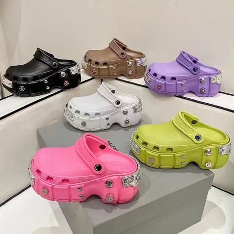 Croc Shoes, Rubber Slippers, Canvas Sandals, Summer Footwear, Women Platform Sandals, Flat Slippers, Rubber Sandals, Types Of Heels, Beach Slippers