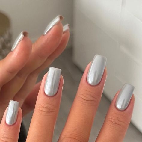 Gray Nails Crome, Gray White Chrome Nails, Pearl Grey Nails, Silver Crome Nails Design Square, Grey Crome Nails, Gray Nails With Chrome, Grey Blue Chrome Nails, Grey Nails Chrome, Grey Chrome Nails Designs