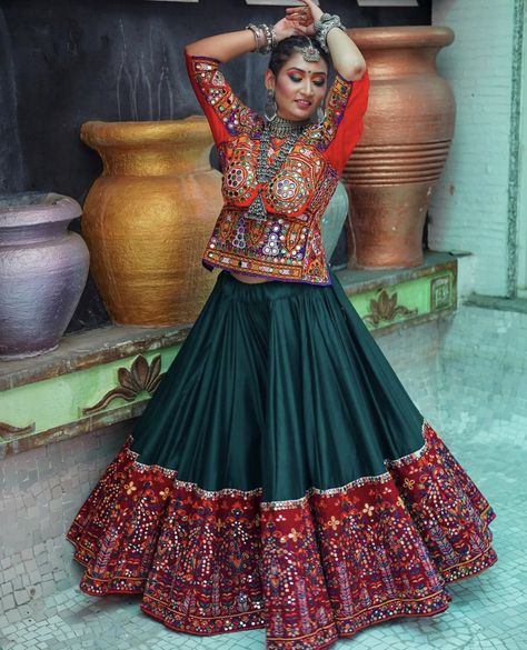 Gujarati Outfits, Navratri Ghagra, Navratri Post, Garba Dresses, Outfits Traditional, Navratri 2024, Navratri 2023, Haldi Photoshoot, Dandiya Dress