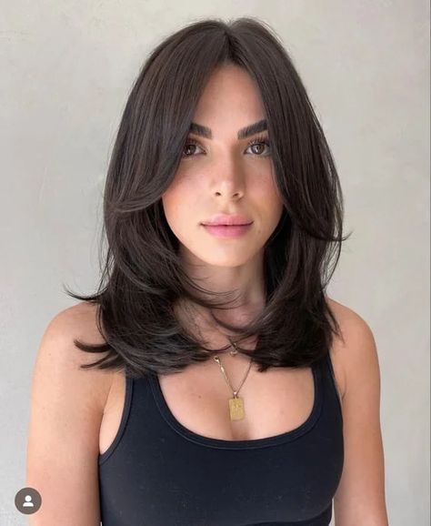 Medium Length Wavy Hair, Hair Mask For Damaged Hair, Long To Short Hair, Bob Haircut With Bangs, Stylish Haircuts, Shoulder Length Hair Cuts, Hot Hair Styles, The Embrace, Long Layered Hair