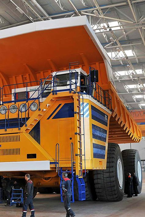 BelAz 75710 world’s biggest truck Biggest Truck, Big Monster Trucks, Big Machines, Lexus Gx, Large Truck, Full Throttle, Dump Trucks, Construction Vehicles, Construction Equipment