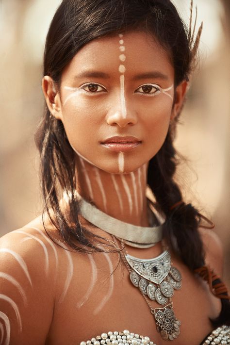 Native American Makeup, Warrior Makeup, Native American Face Paint, Ethnic Makeup, Full Face Makeup Tutorial, Halloween Zombie, Face Makeup Tutorial, Warrior Tattoo, Indian Makeup