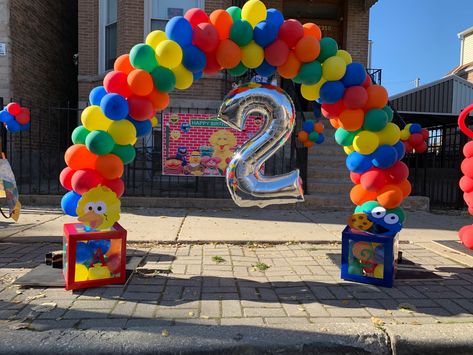 Elmo Balloon Arch, Sesame Street Balloon Arch, Seaseme Street Birthday Party, Elmo Birthday Party, Garland Backdrops, Mini Balloons, Sesame Street Birthday Party, Sesame Street Party, Elmo Birthday