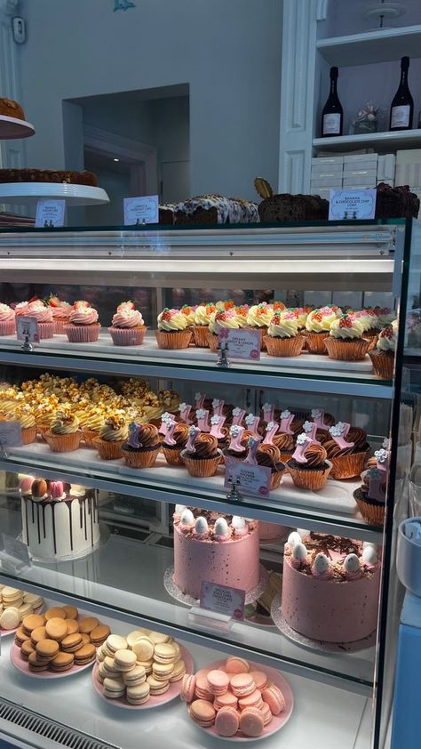 Cake Shop Design, Bakery Shop Design, Bakery Design Interior, Bakery Decor, Decoration Restaurant, Baking Business, Cute Cafe, Bakery Design, Bakery Business